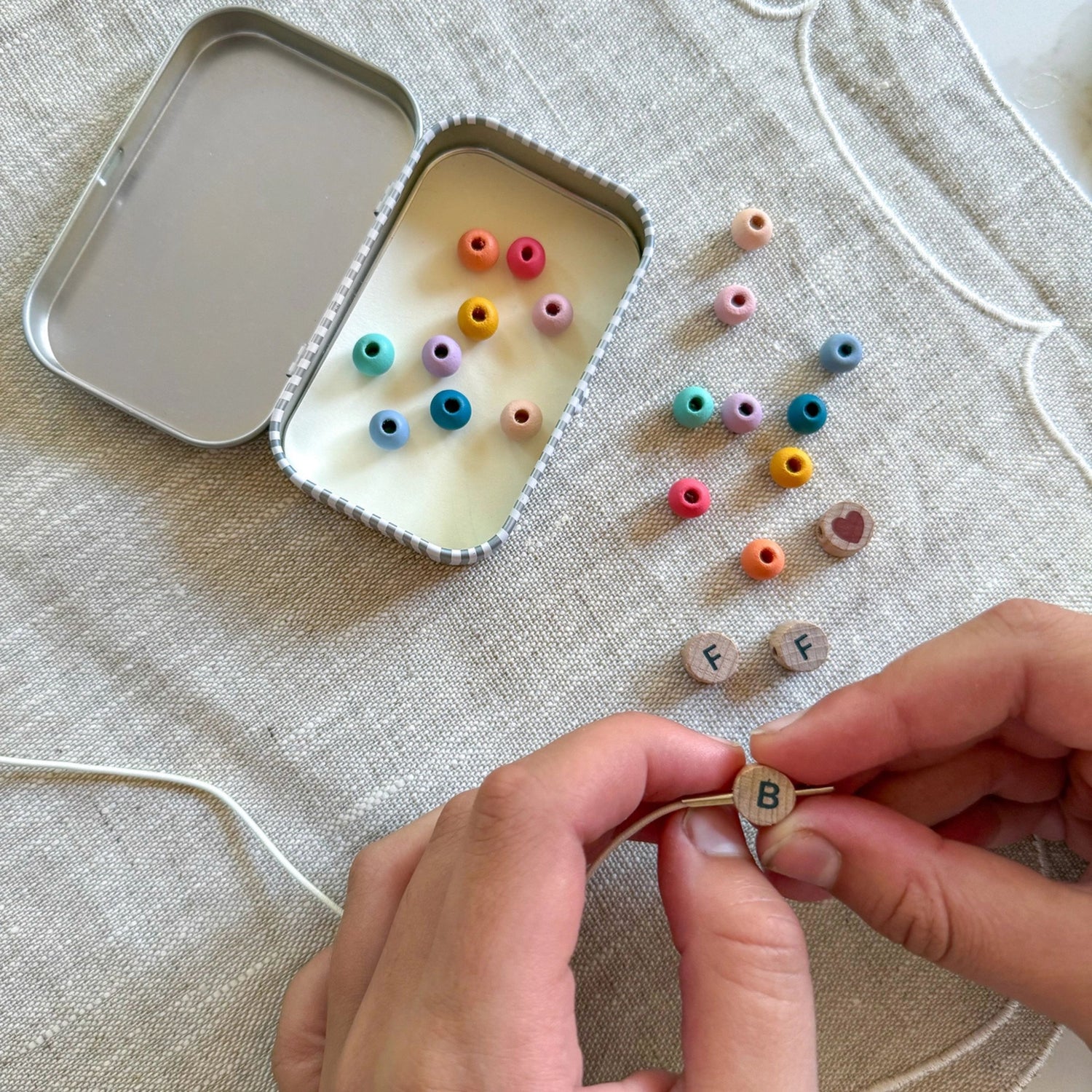 BFF Friendship Bracelet Craft Kit (Rainbow)