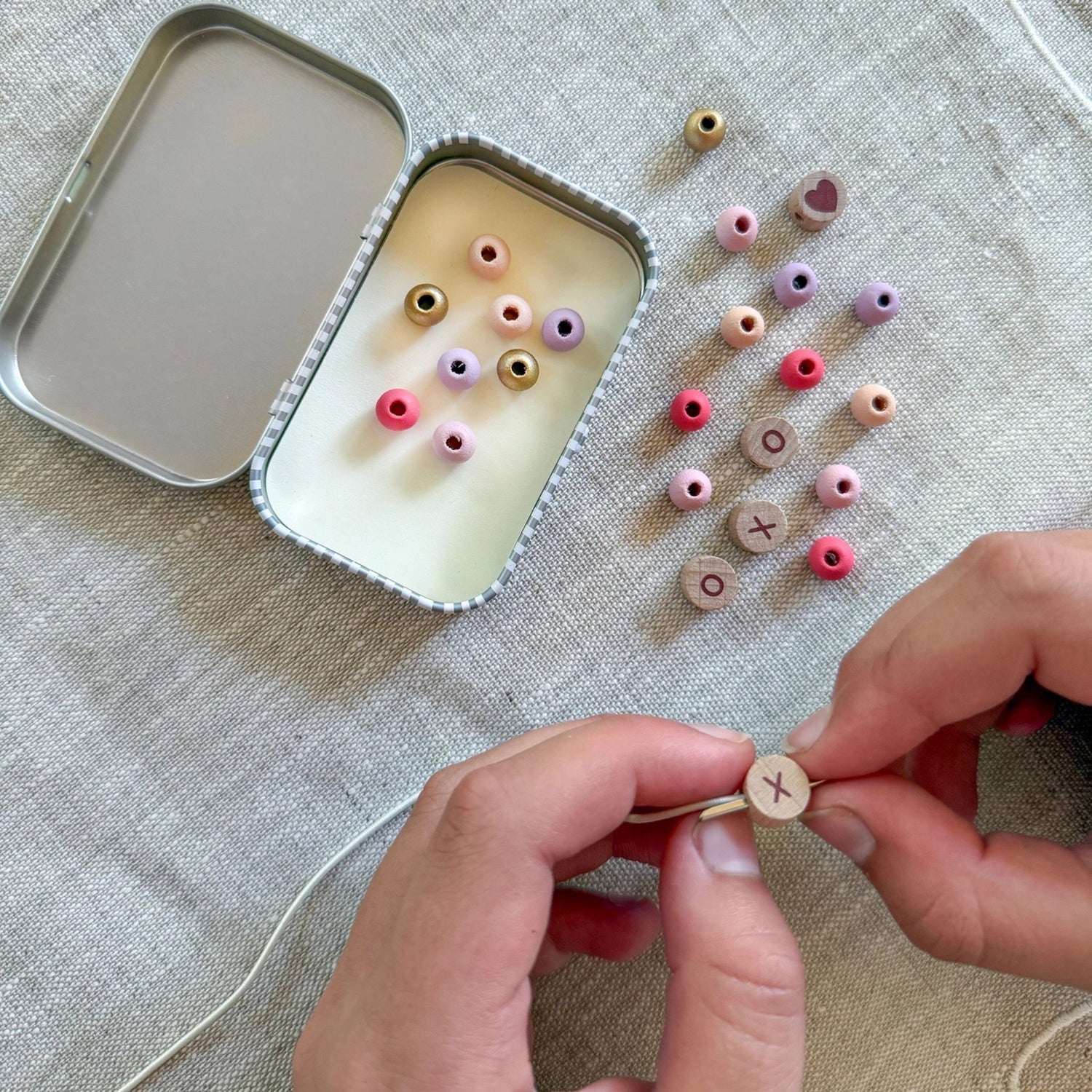 XOXO Friendship Bracelet Craft Kit (Pink)