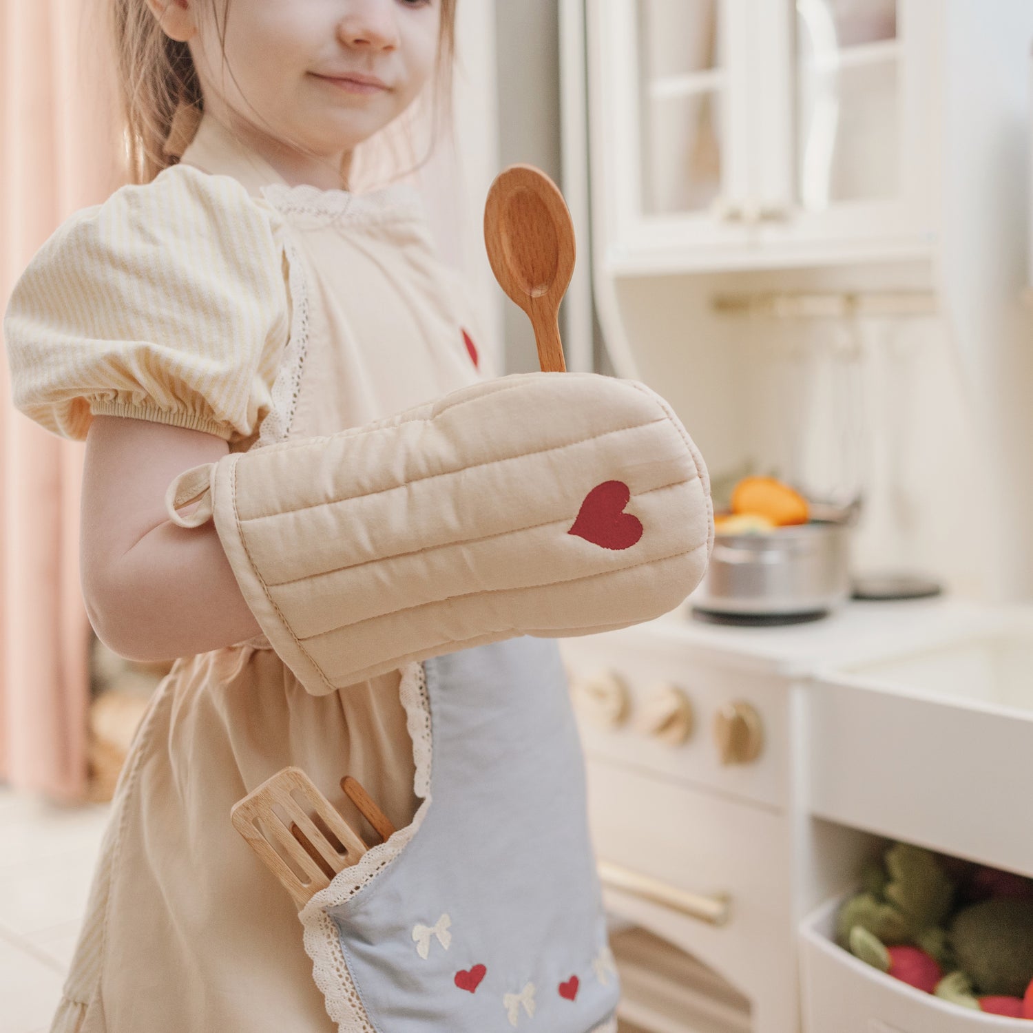 Kids Apron & Oven-Mitt Set by Konges Sløjd