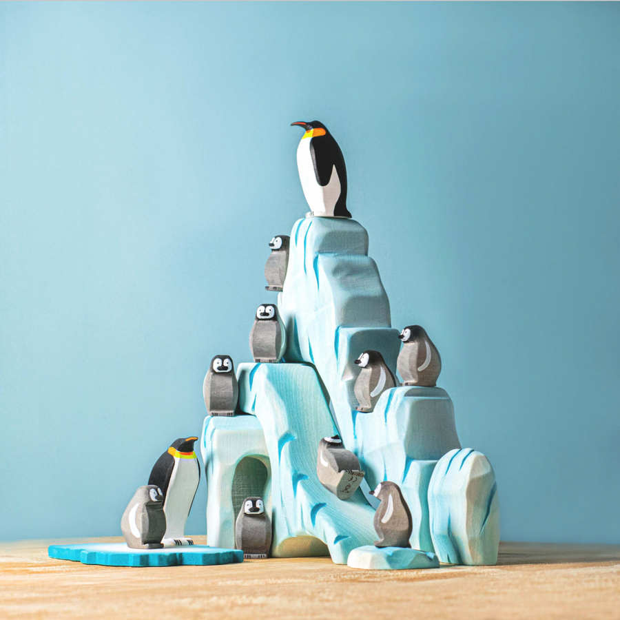Wooden Icy Cliffs and Big Penguin Family Set