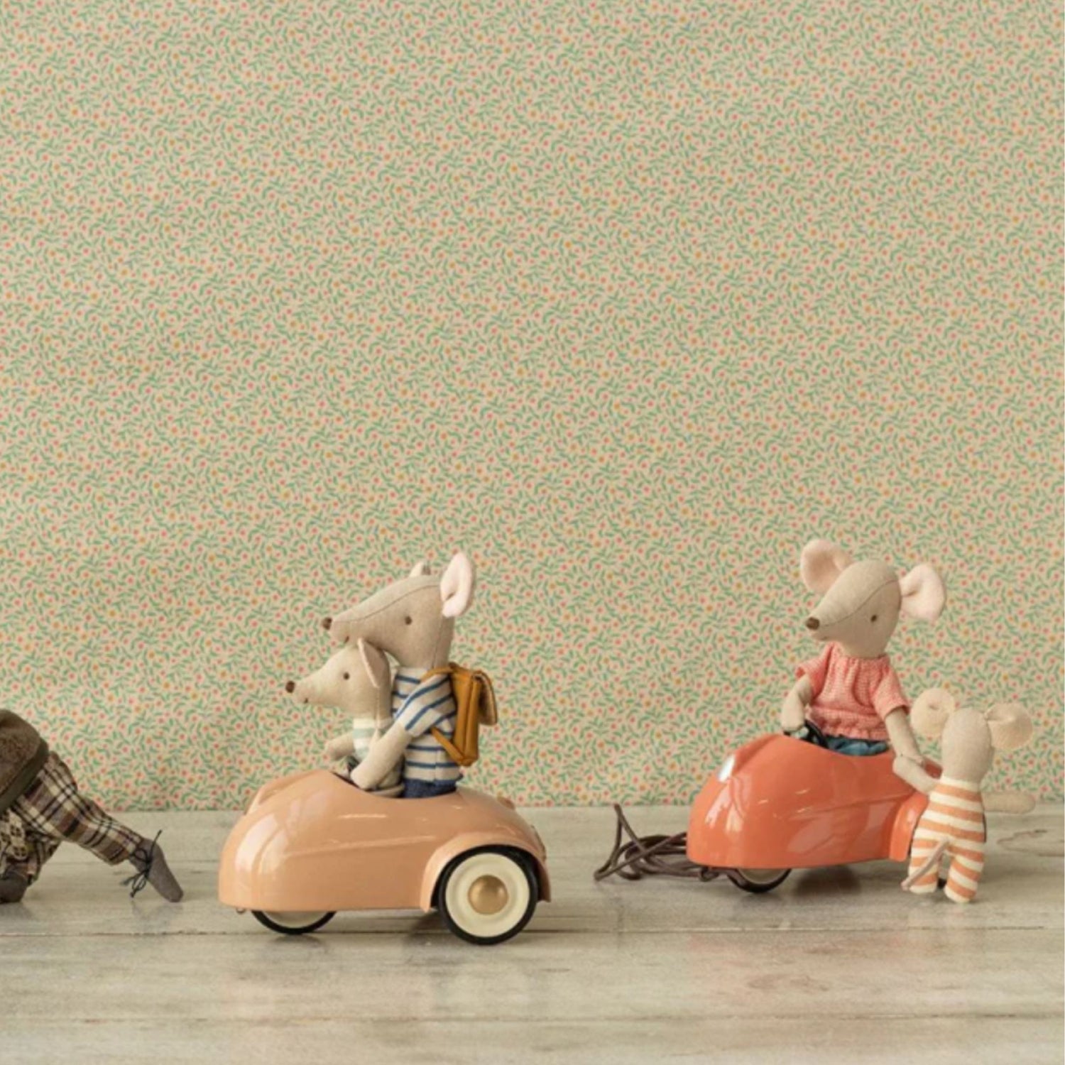 Maileg Mouse Car (Dark Powder)