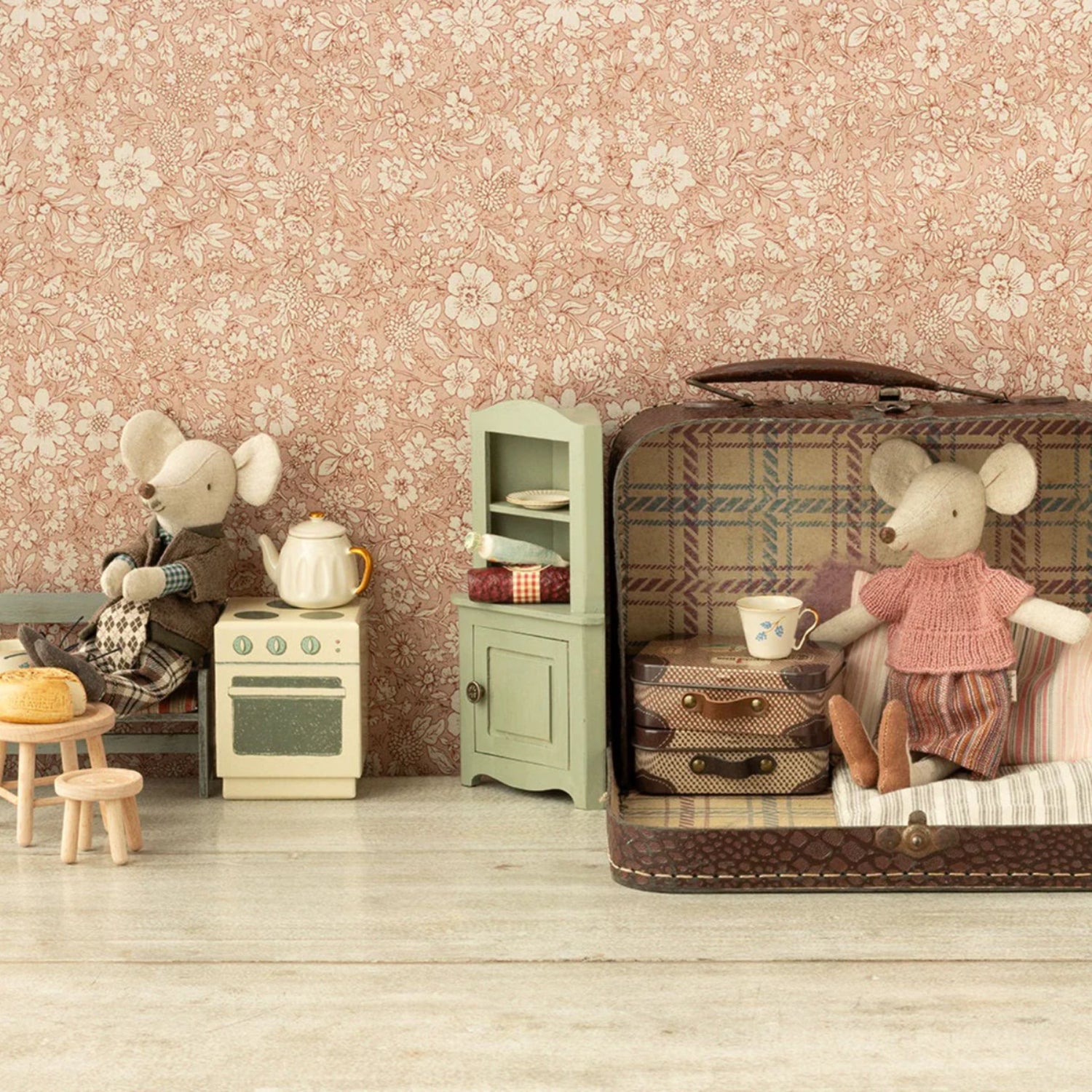 Maileg Corner Cabinet - Light Green (Mouse)