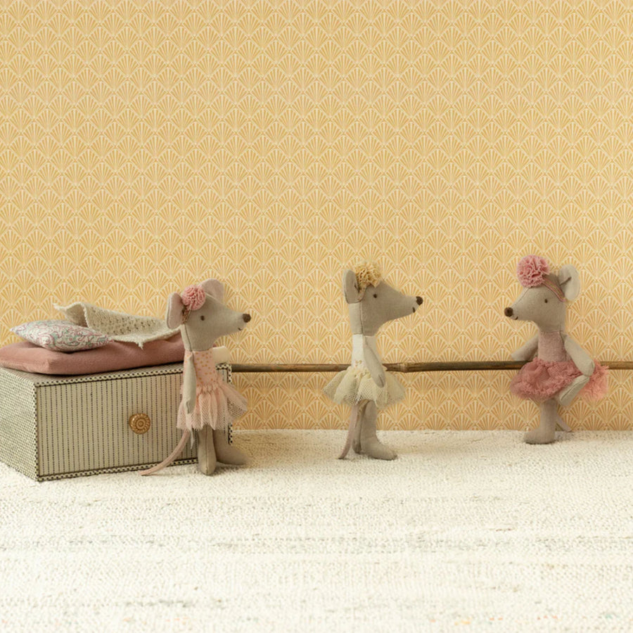 Maileg Dance Mouse in Daybed (Little Sister)