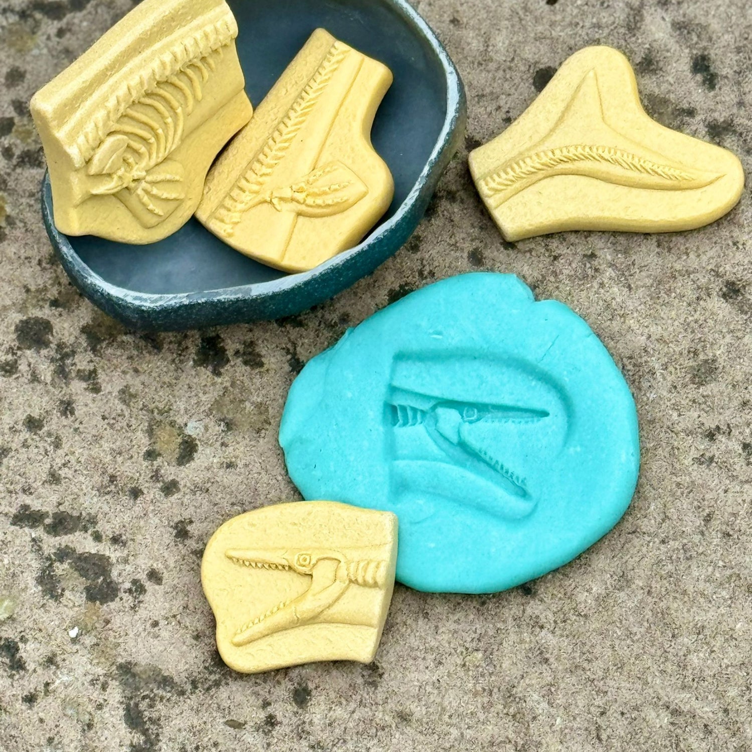 Dig and Discover Sensory Stones (Pliosaur & Stegosaurus)
