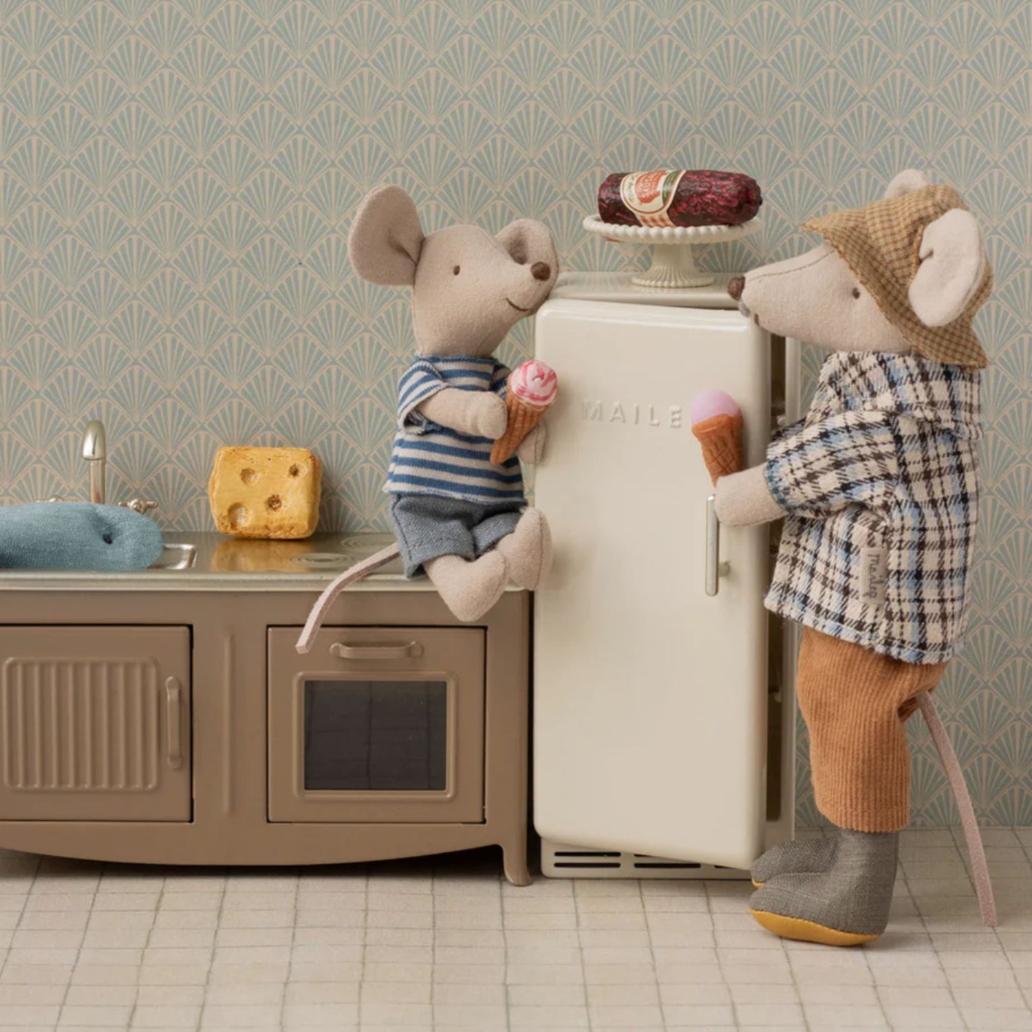 Maileg Metal Fridge - Off White (Mouse)