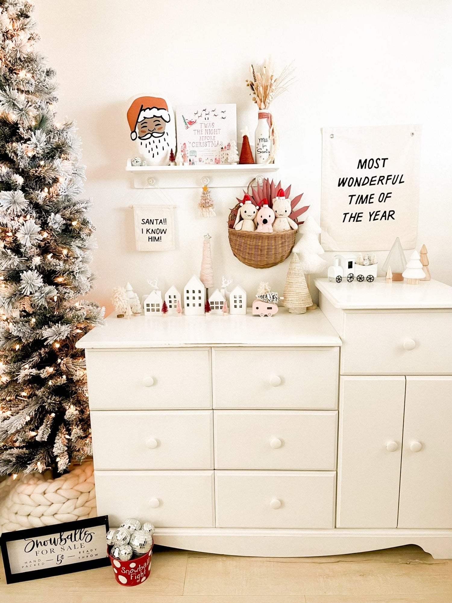 Imani Collective Décor Santa! I Know Him! Hang Sign