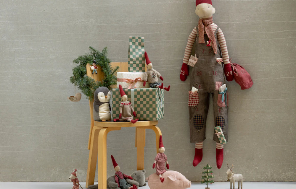 Gift Wrap & Decor