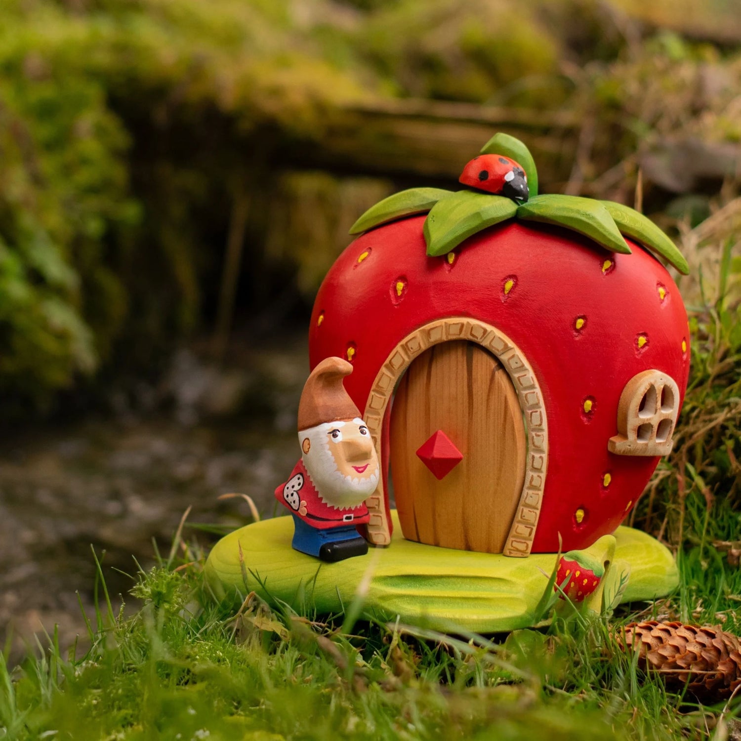 PRE-ORDER Bumbu Wooden Strawberry House