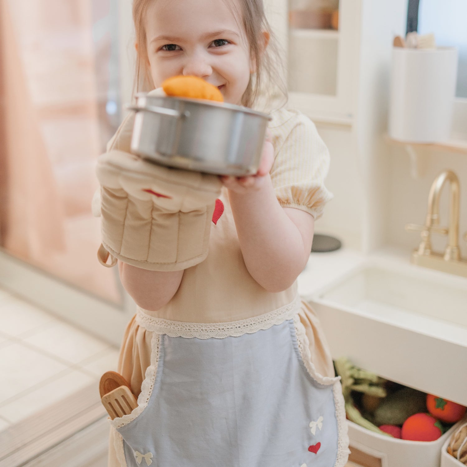 Konges Sløjd Kids Apron & Oven-Mitt Set