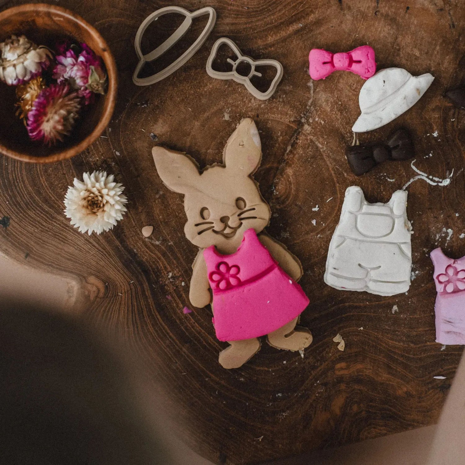 Bunny Dress-Up Eco-Cutter Playdough Set