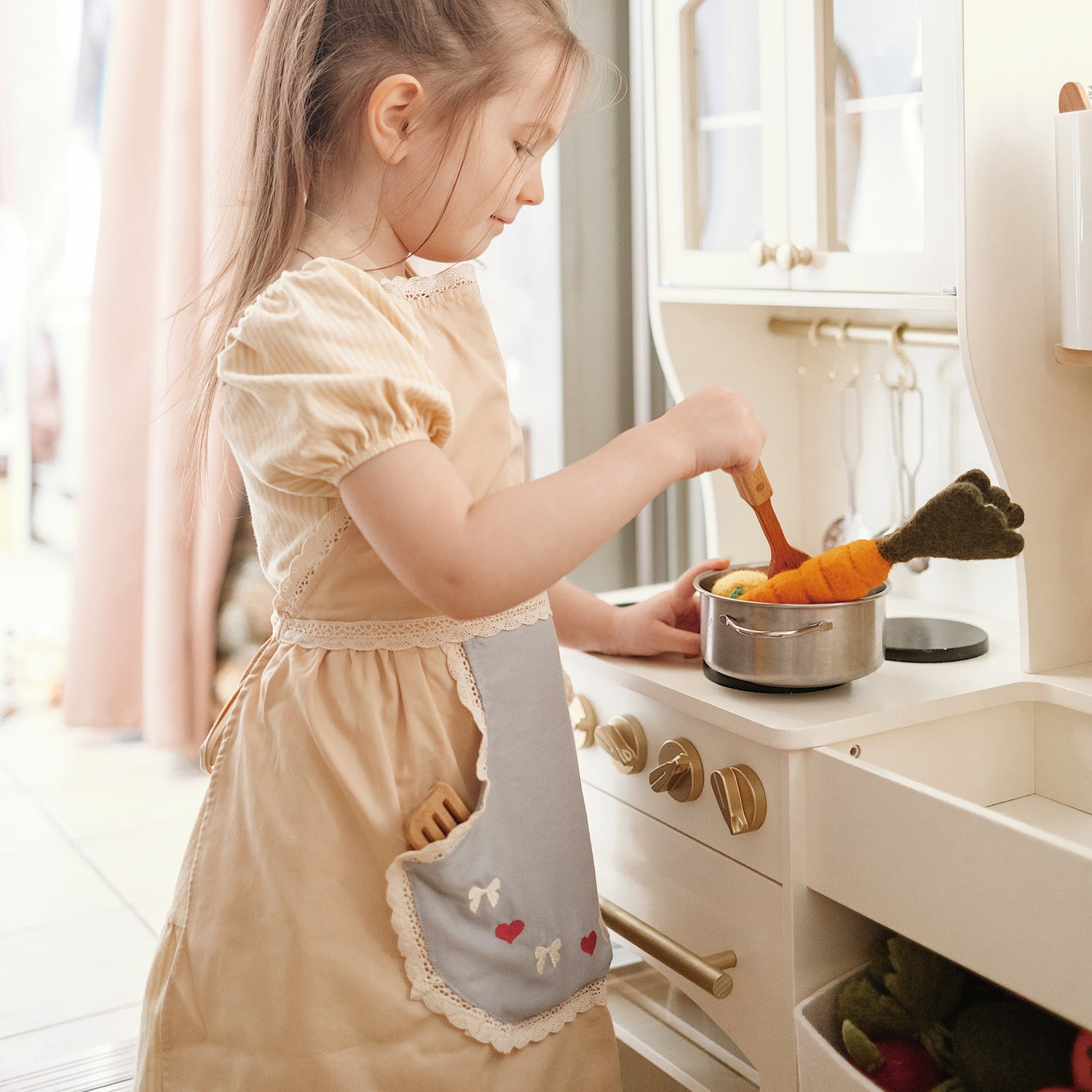 Konges Sløjd Kids Apron & Oven-Mitt Set