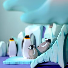 Wooden Icy Cliffs and Big Penguin Family Set