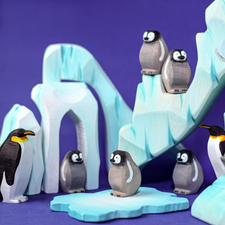 Wooden Icy Cliffs and Big Penguin Family Set