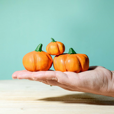 Wooden Hay Bales and Pumpkins (Set of 7)