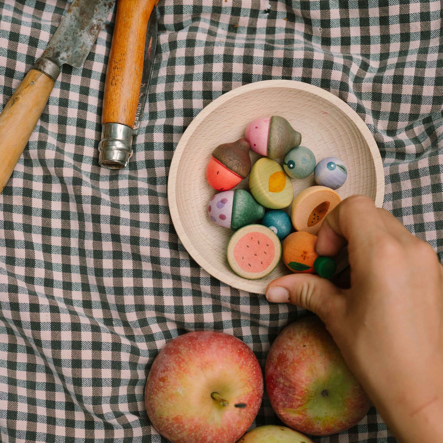 Grapat Canada | Wood Fruits | The Playful Peacock