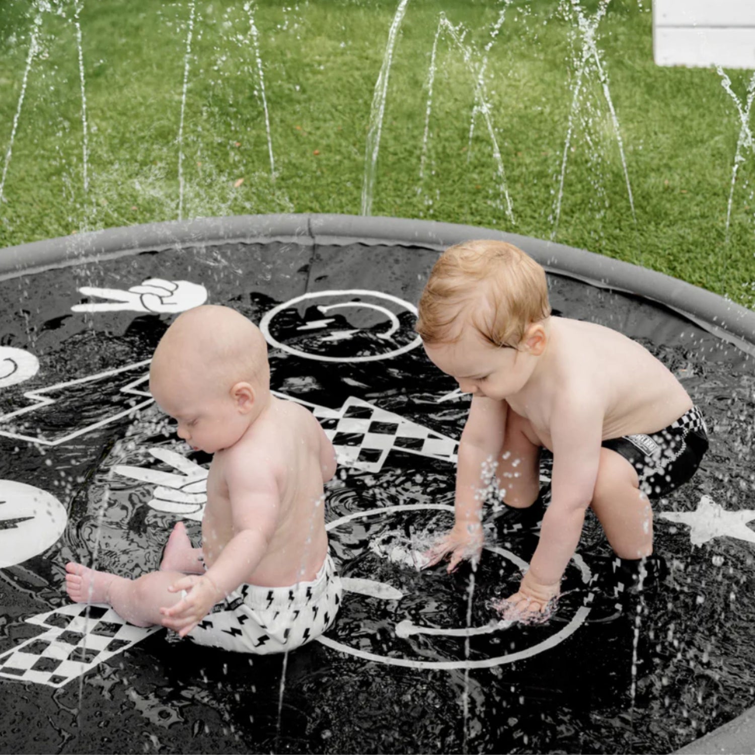 Sprinkler Splash Pad for Kids (Monochrome Smiley)