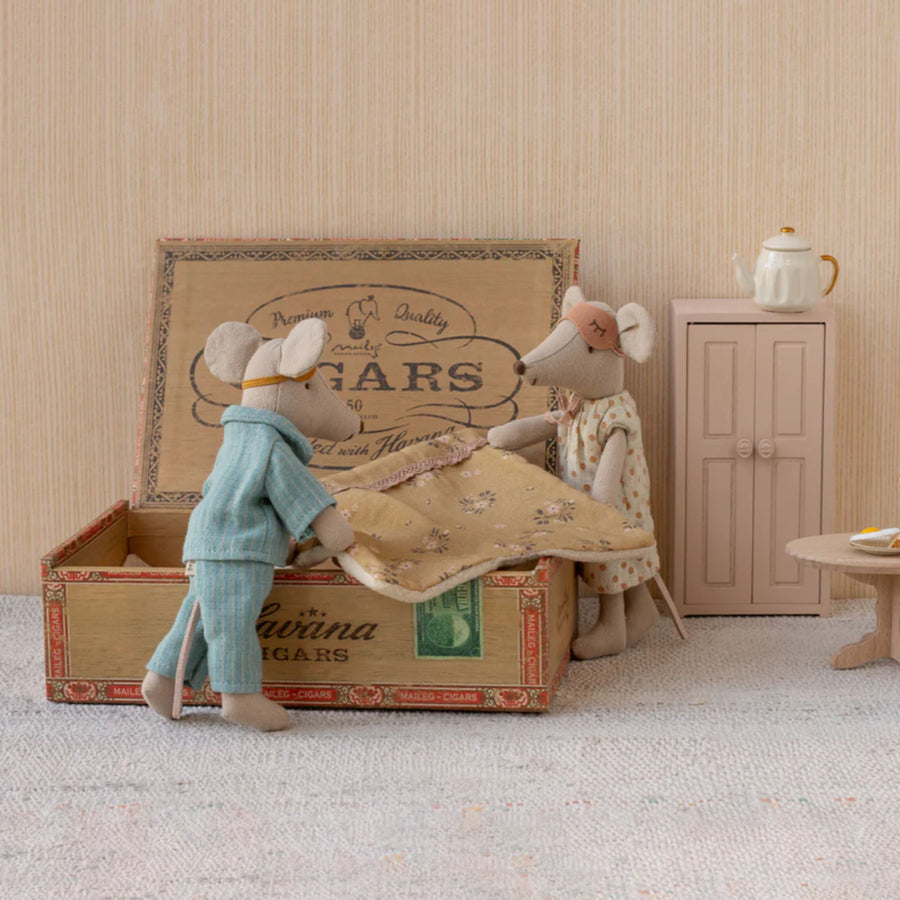 Maileg Mum and Dad Mouse in Cigarbox - NEW 2025