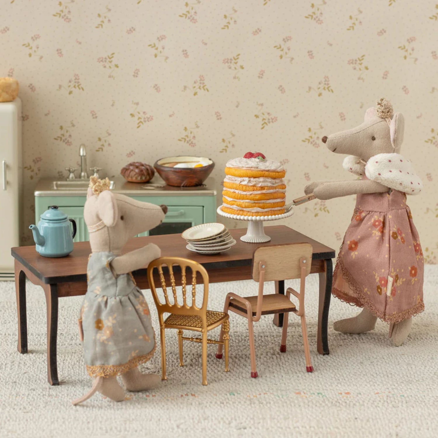 Maileg Party Cake with Stand - Off White (Mouse)