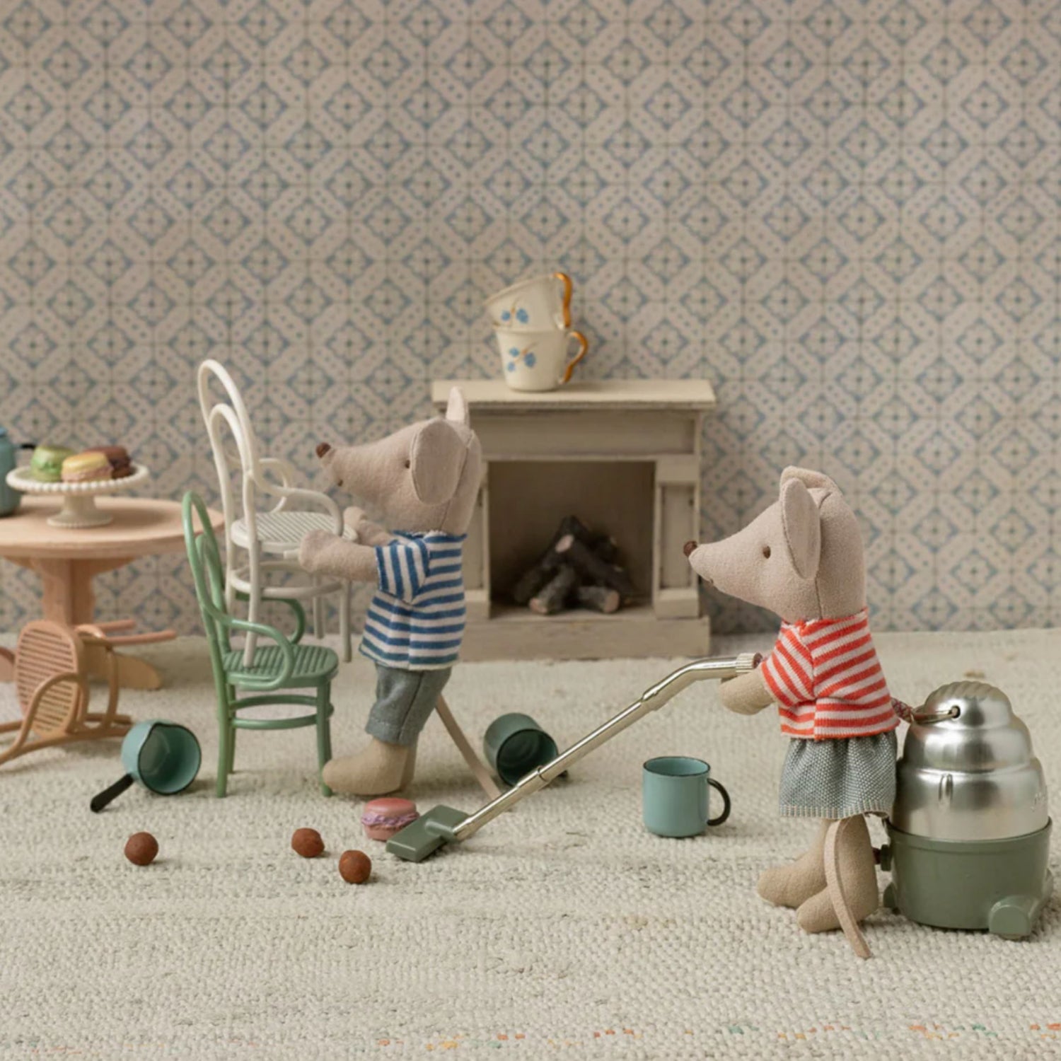Maileg Vacuum Cleaner (Mum/Dad Mouse)