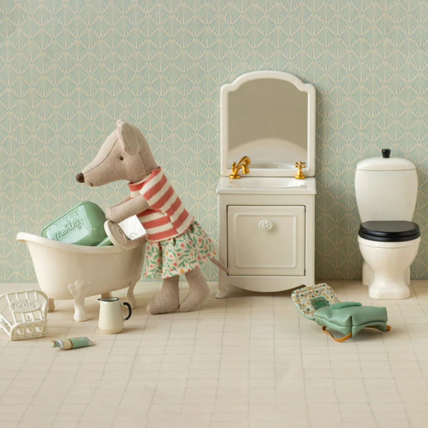 Maileg Clothes and Bag - Green (Big Sister Mouse)