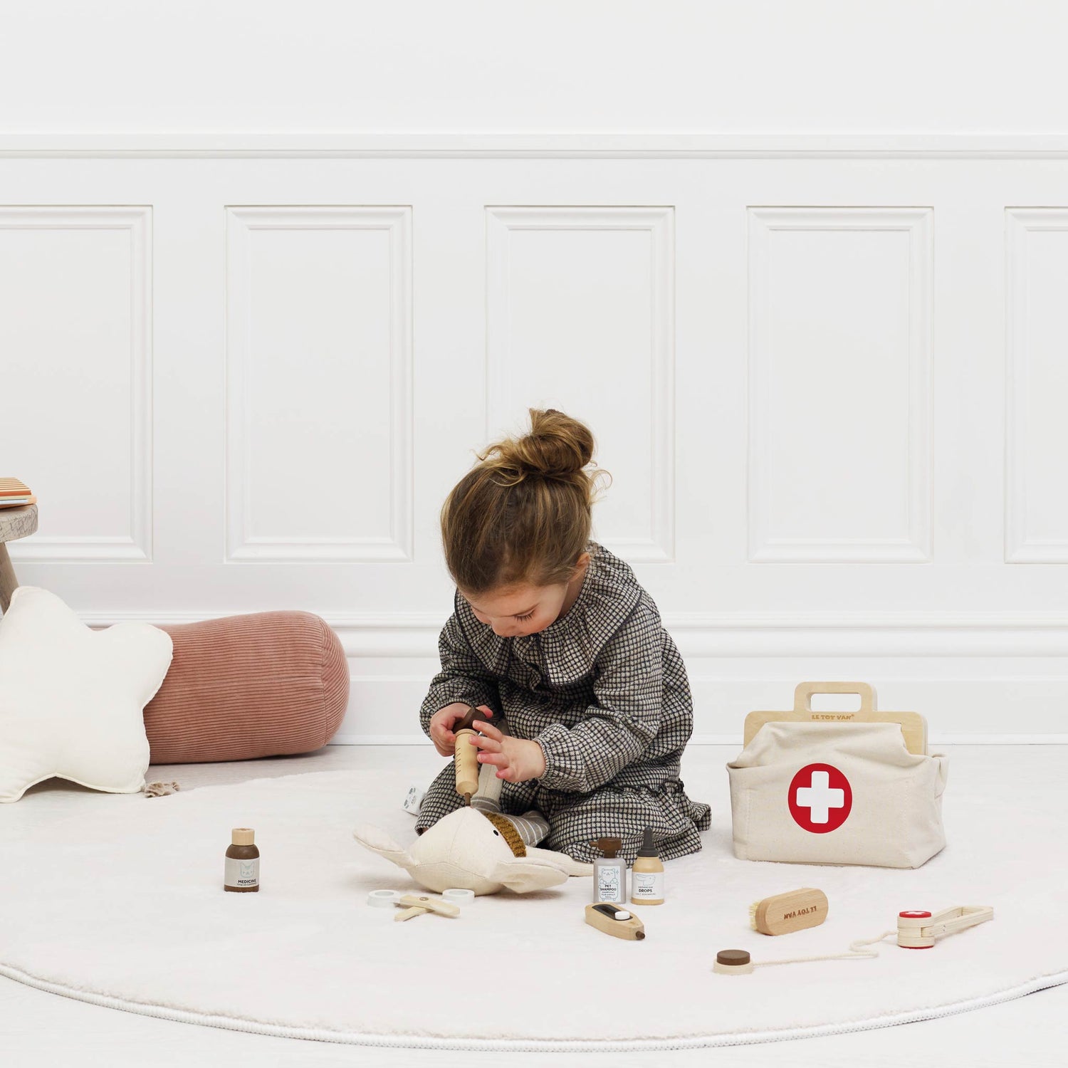 Wooden Animal Vet Roleplay Set