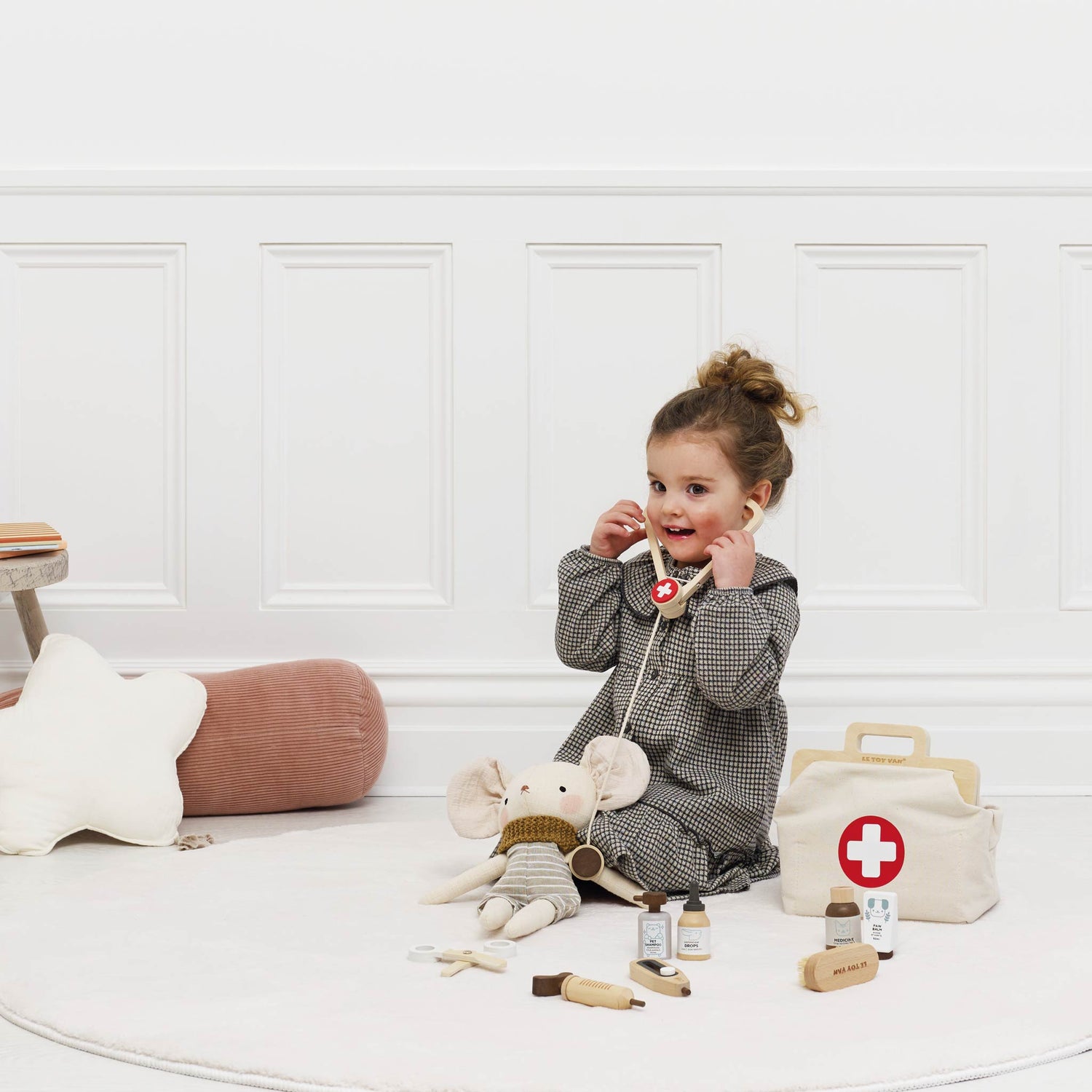 Wooden Animal Vet Roleplay Set