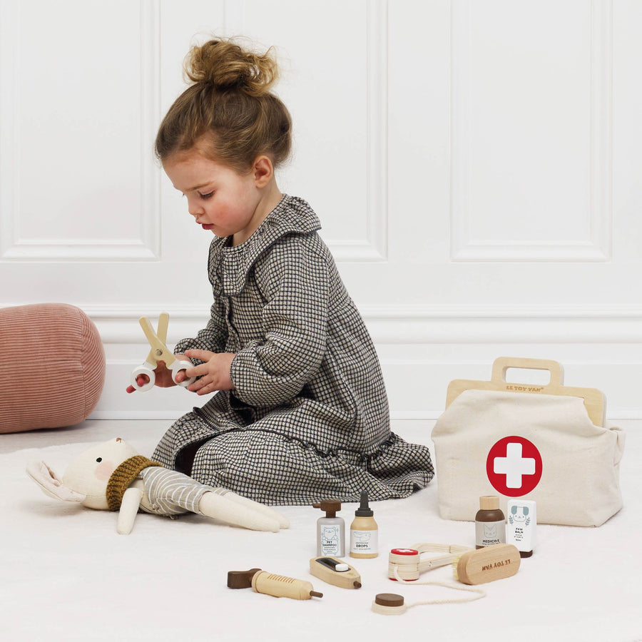 Wooden Animal Vet Roleplay Set
