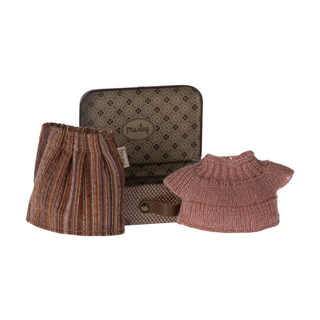 PRE-ORDER Maileg Knitted Blouse and Skirt in Suitcase (Grandma Mouse)